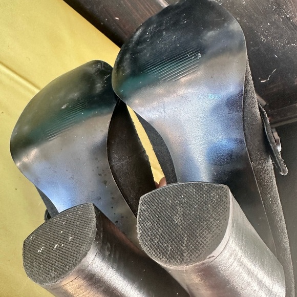 Colin Stuart Black Heels with Chunky Heel and Rounded Toe - Picture 7 of 9